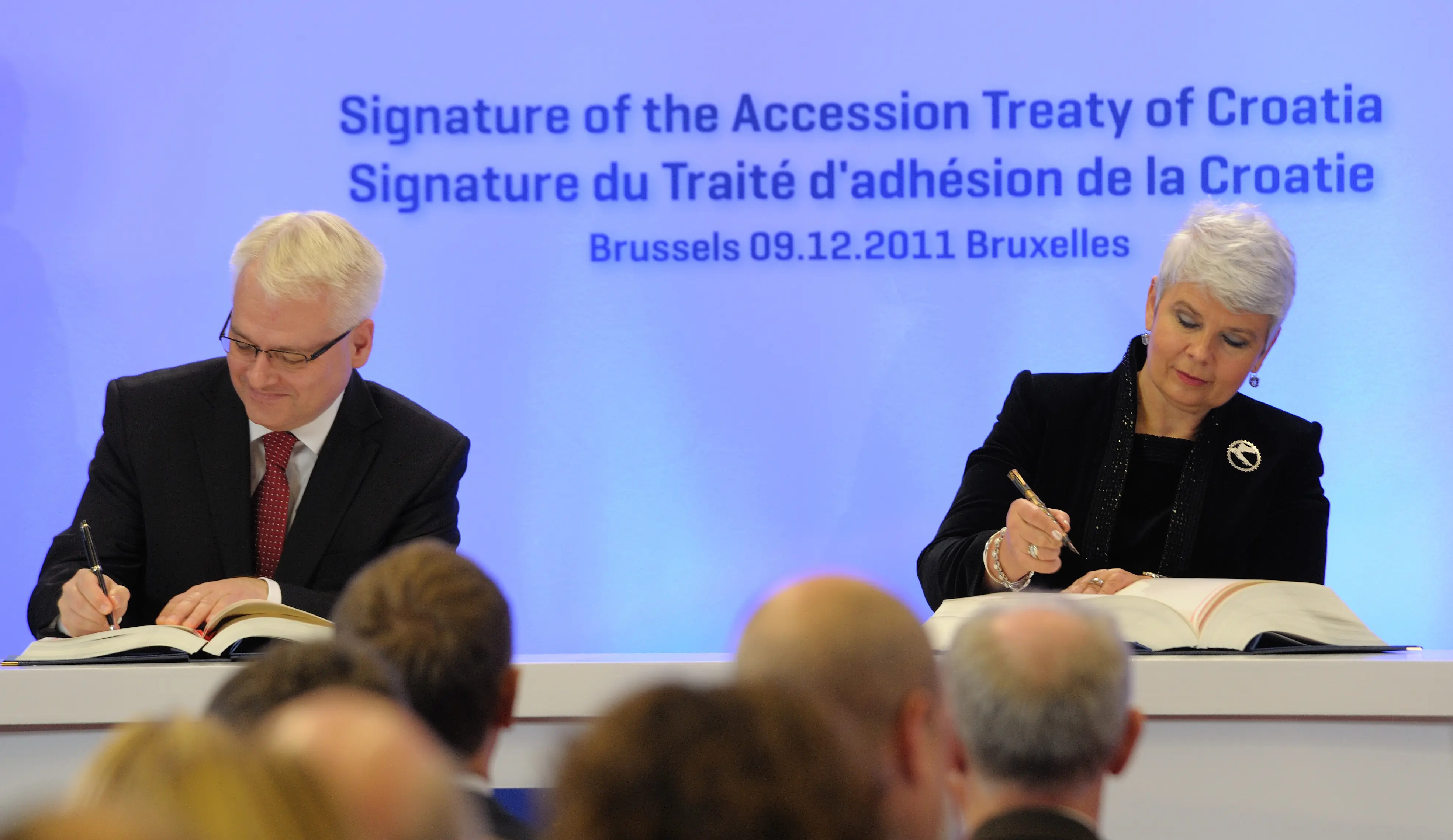 Signature du traité d'adhésion par les représentants croates